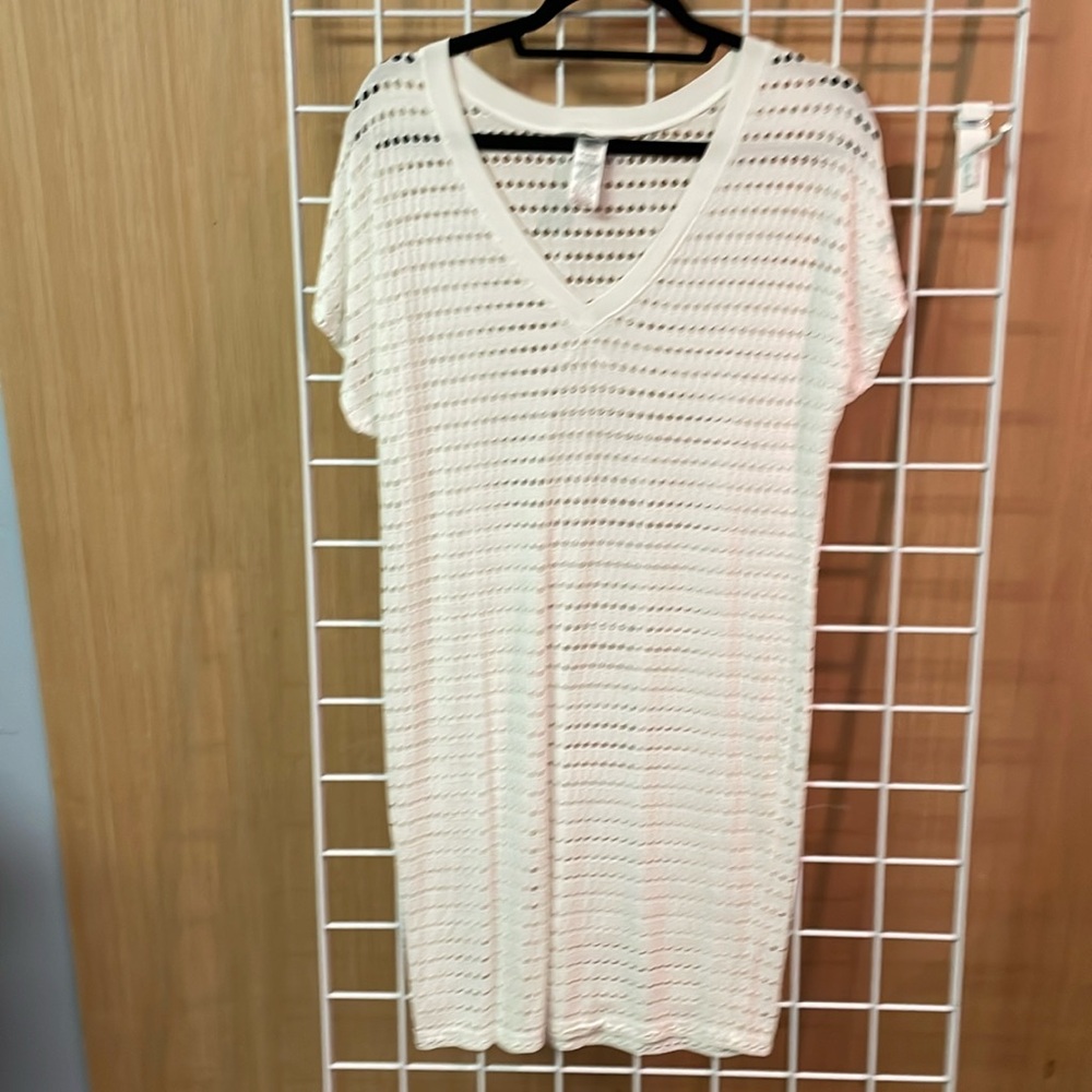 Hard Tail Forever White coverup. Size is small, like new.
